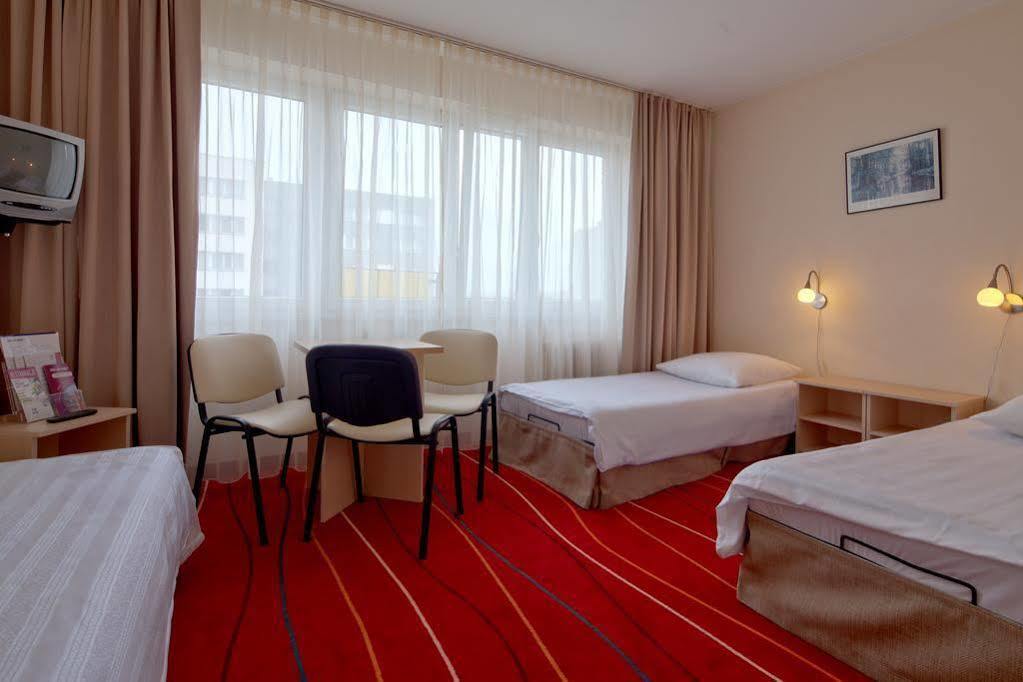 Start Aramis Hotel Warschau